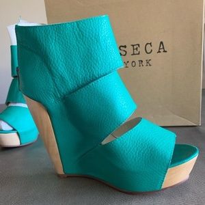 Messeca New York Coraline Wedge Heel Shoes 6.5